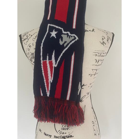 NFL FOOTBALL NEW ENGLAND PATRIOTS SCARF REVERSIBLE WINTER FANATIC APPAREL ICONIC - Picture 7 of 9